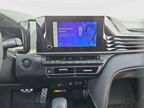 Certified 2025 Toyota Camry SE FWD image 14