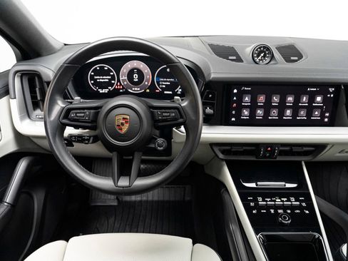 Used 2024 Porsche Cayenne Coupe AWD/4WD image 30