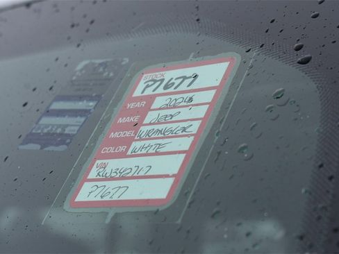 Certified 2024 Jeep Wrangler Sahara w/ Technology Group image 38