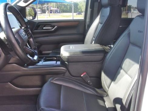 Used 2025 GMC Yukon XL Denali w/ Denali Reserve Package AWD/4WD image 29