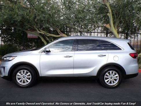 Used 2020 Kia Sorento LX FWD image 8