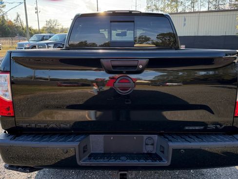 Used 2018 Nissan Titan SV w/ SV Convenience Package image 6