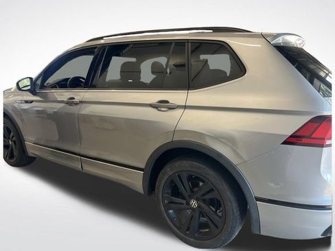 Used 2023 Volkswagen Tiguan SE R-Line FWD image 2