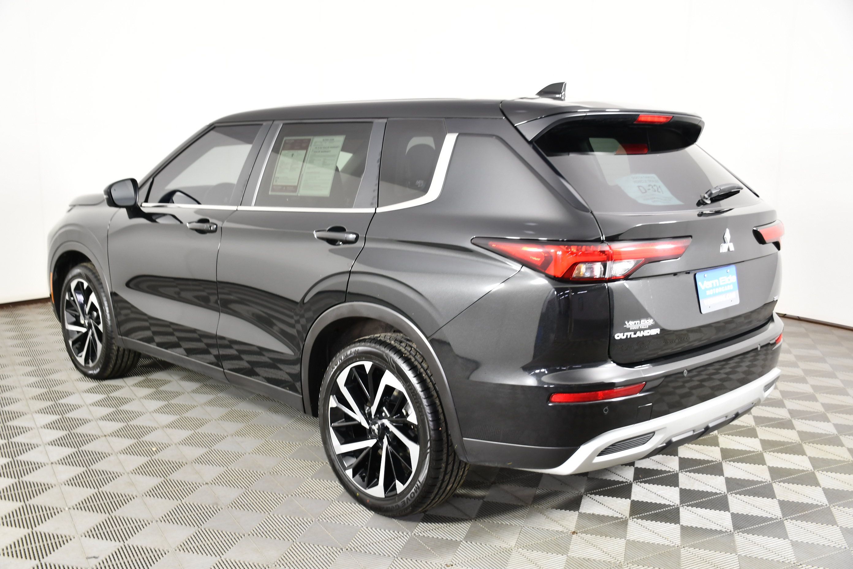 Used 2024 Mitsubishi Outlander SE AWD/4WD image 8