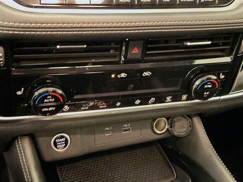 Used 2023 Nissan Rogue SL w/ SL Premium Package image 24