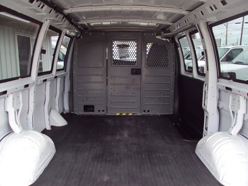 Used 2013 Chevrolet Express 1500 AWD image 8