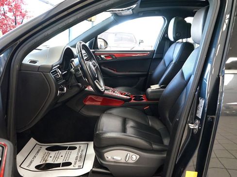 Used 2019 Porsche Macan AWD/4WD image 27