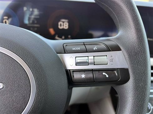 Certified 2025 Hyundai Tucson SE image 26