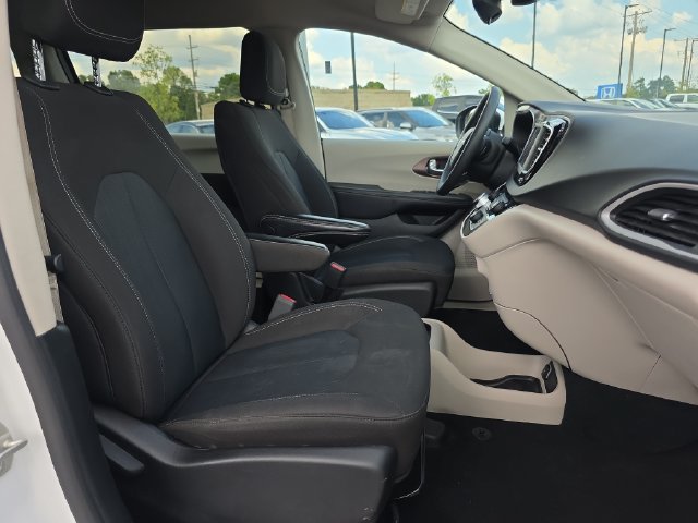 Used 2023 Chrysler Voyager LX FWD image 16