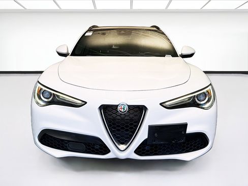 Used 2023 Alfa Romeo Stelvio Ti AWD/4WD image 2
