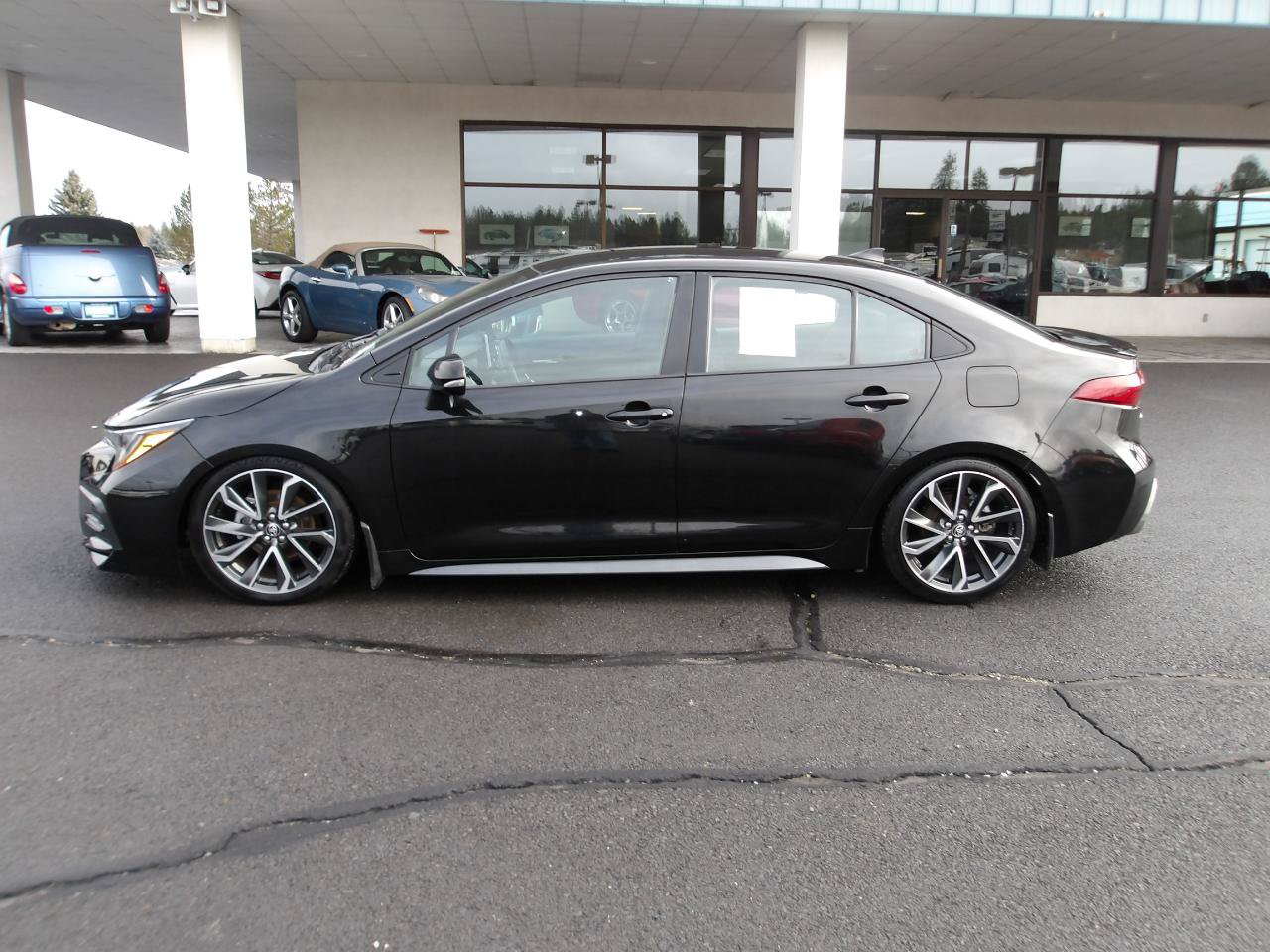 Used 2020 Toyota Corolla SE FWD image 2