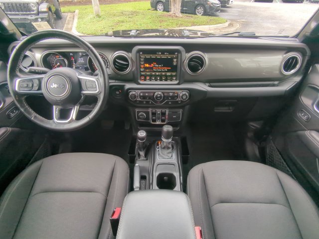 Used 2023 Jeep Wrangler Unlimited Sahara w/ Cold Weather Group AWD/4WD image 17