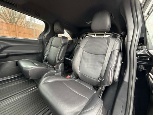 Used 2024 Toyota Sienna XLE Woodland Edition image 14