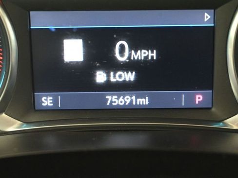Used 2022 Chevrolet Traverse LT w/ LT Premium Package FWD image 16