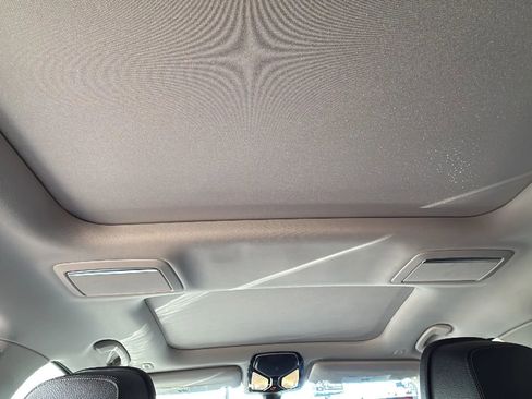 Used 2016 BMW 740i image 29