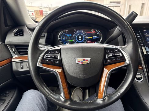 Used 2016 Cadillac Escalade Luxury image 17