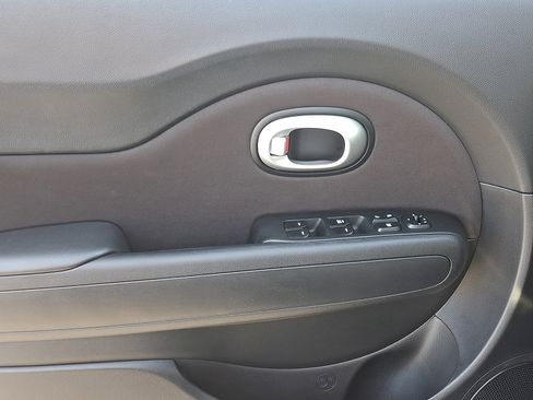 Used 2016 Kia Soul Base image 13