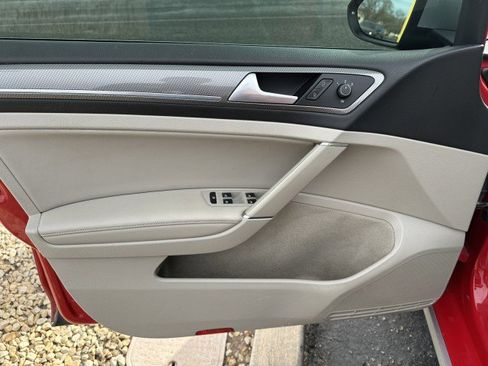 Used 2017 Volkswagen Golf S image 10
