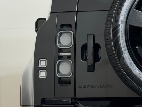 Used 2023 Land Rover Defender 90 X AWD/4WD image 19
