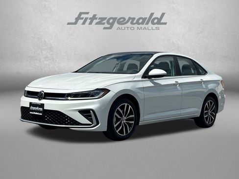 Used 2025 Volkswagen Jetta SE FWD image 2