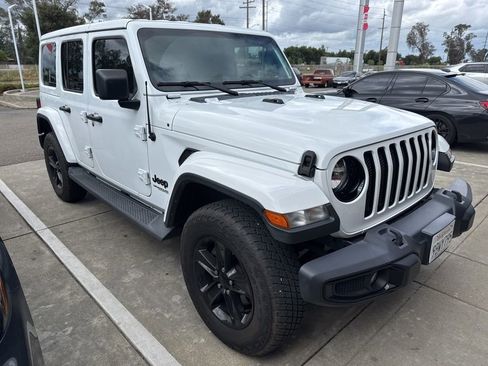 Used 2022 Jeep Wrangler Unlimited Sahara image 7