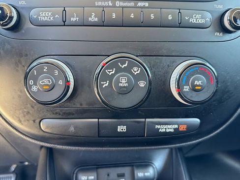Used 2015 Kia Soul FWD image 26