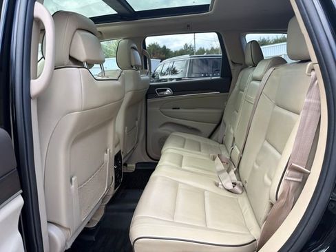 Used 2018 Jeep Grand Cherokee Overland image 27