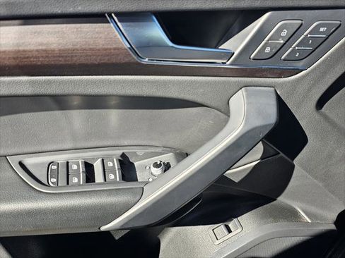 Used 2023 Audi Q5 2.0T Premium w/ Convenience Package image 2