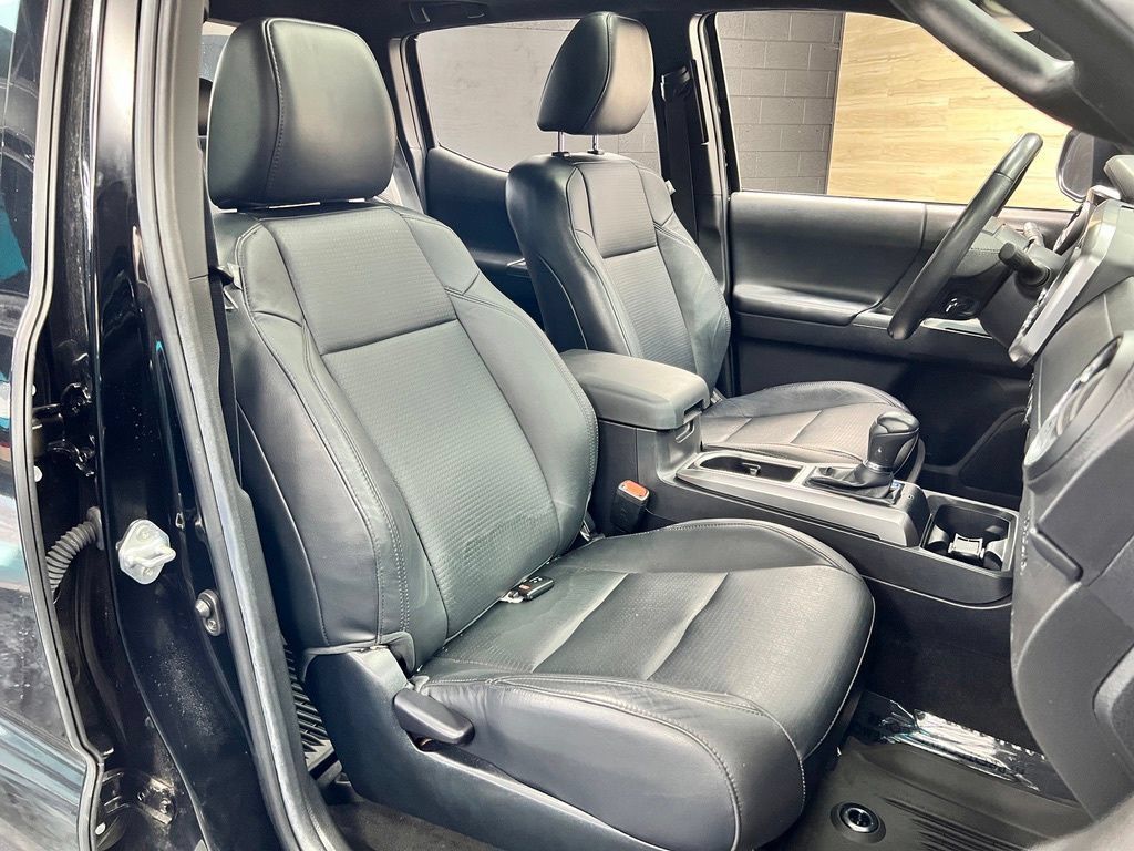 Used 2023 Toyota Tacoma Limited AWD/4WD image 8