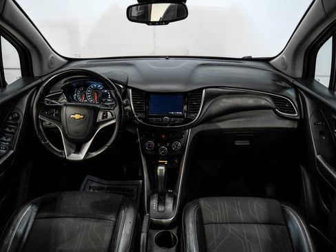 Used 2022 Chevrolet Trax LT w/ LT Convenience Package AWD/4WD image 19