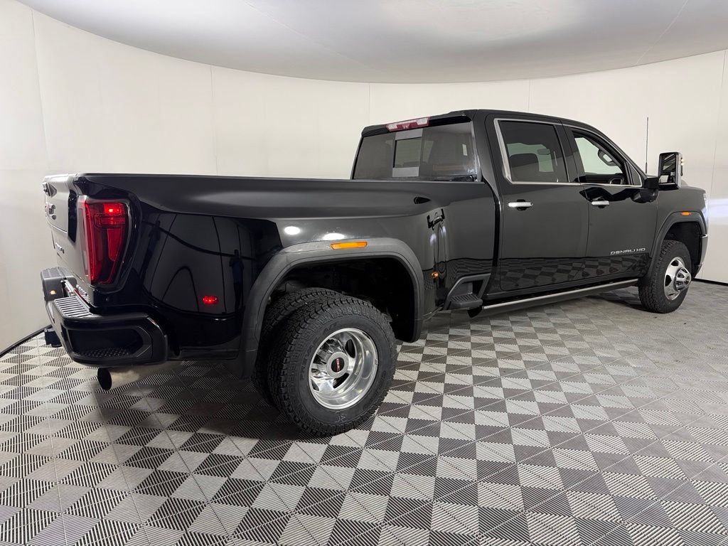 Used 2022 GMC Sierra 3500 Denali w/ Denali Ultimate Package AWD/4WD image 6