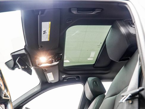 Used 2025 BMW i5 M60 w/ Premium Package image 39