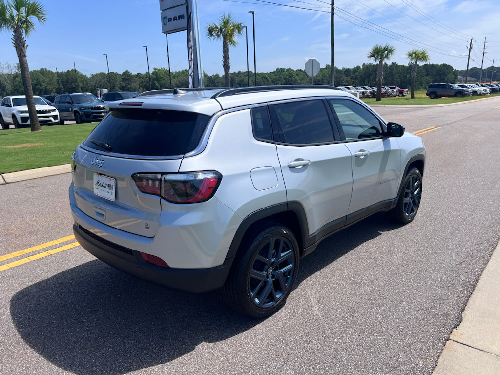New 2026 Jeep Compass Latitude AWD/4WD image 2