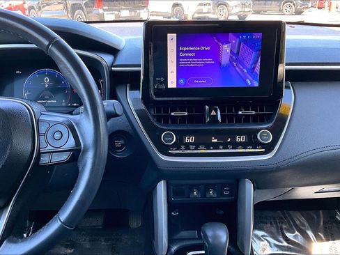 Used 2024 Toyota Corolla Cross XLE image 6