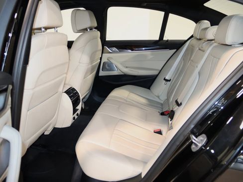 Used 2018 BMW M550i xDrive image 52