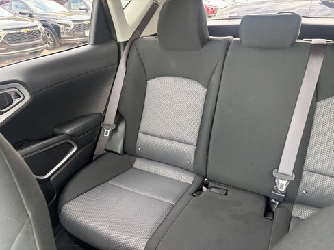 Used 2025 Kia Soul LX w/ LX Technology Package FWD image 37