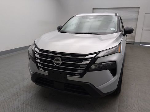 Used 2024 Nissan Rogue S AWD/4WD image 15