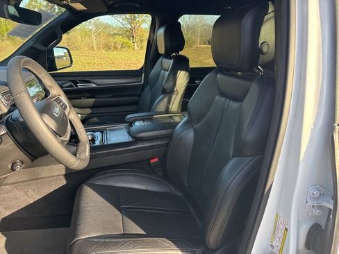 Used 2024 Jeep Wagoneer Series II w/ Flexible Seating Group image 16