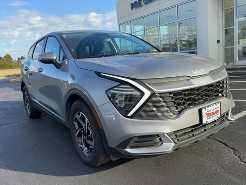 Used 2024 Kia Sportage LX image 2