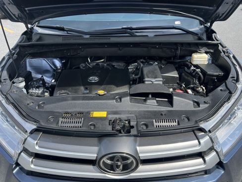 Used 2017 Toyota Highlander XLE AWD/4WD image 29