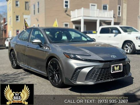 Used 2025 Toyota Camry SE FWD image 3