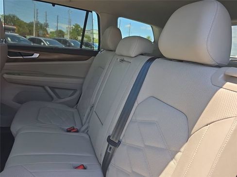 Used 2024 Volkswagen Atlas SE FWD image 15