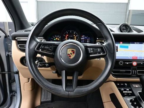 Certified 2022 Porsche Macan AWD/4WD image 8