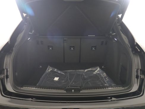 Used 2025 Porsche Macan image 21