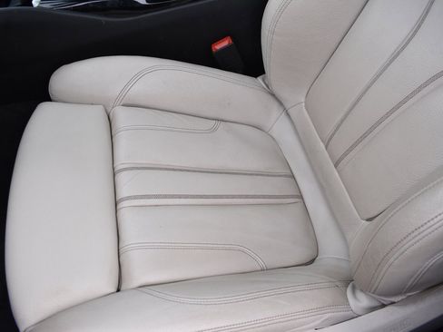 Used 2023 BMW 530e xDrive w/ Convenience Package image 12