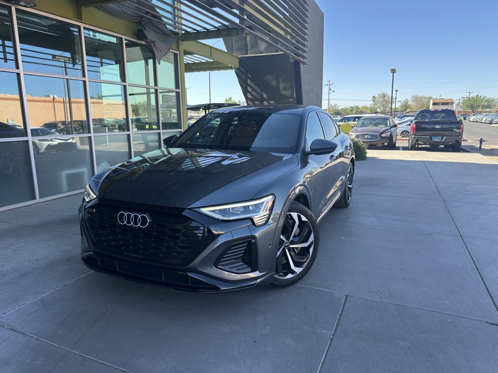 Used 2024 Audi Q8 e-tron Premium Plus w/ Premium Plus Package AWD/4WD image 2
