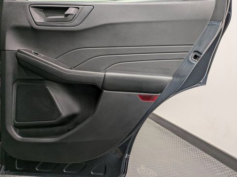 Used 2022 Ford Escape SE image 25