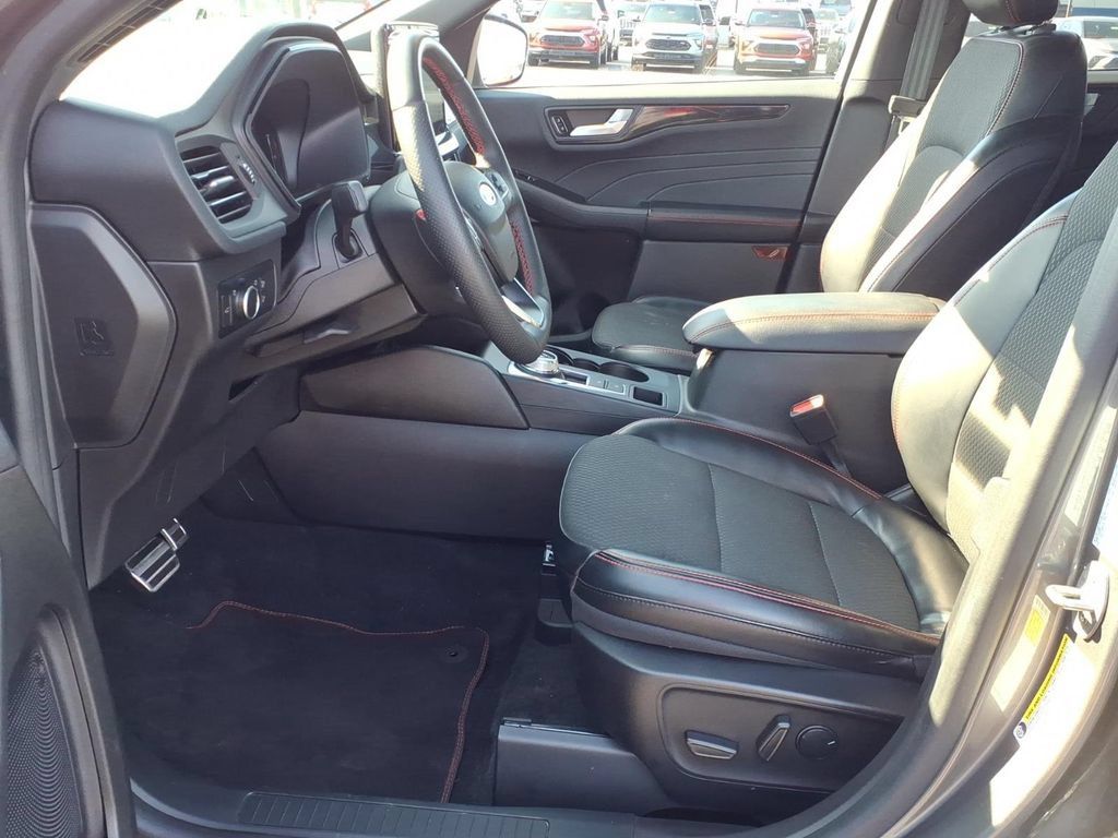 Used 2023 Ford Escape ST-Line w/ Tech Pack #1 AWD/4WD image 6