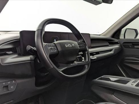 Used 2024 Kia EV9 Light Long Range RWD image 19