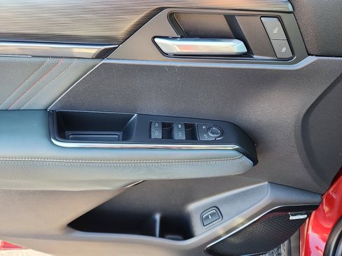 Used 2025 GMC Acadia AT4 image 14